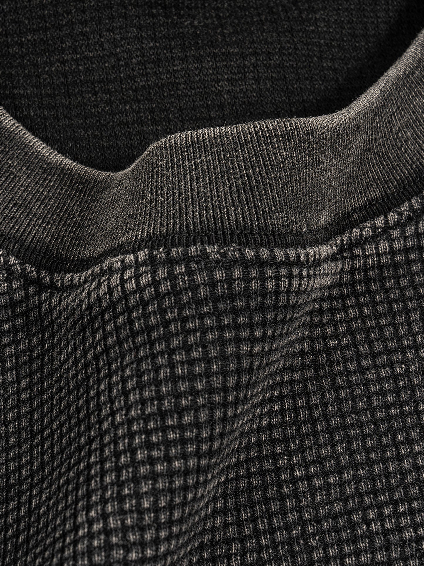 Waffle-Texture hybrid logo t-shirt